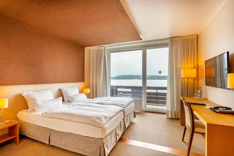 Doppelzimmer_Seeseite_1.jpeg