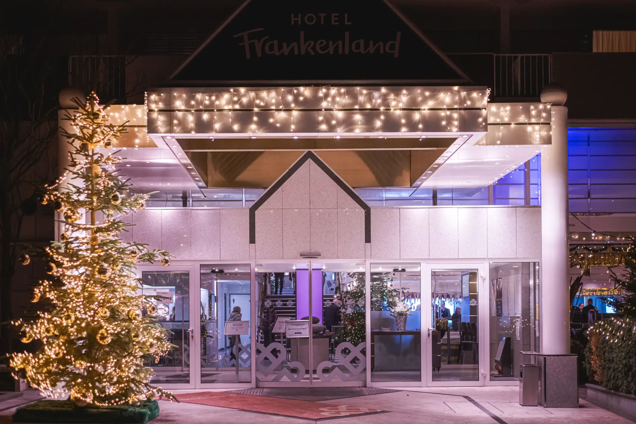 Weihnachtsreise mit Abholung von zuhause Weihnachtsreise oder Silvesterreise nach Bad Zwischenahn zur Weihnachtszeit. Im Norwesthotel am Badepark direkt am Kurpark gelegen.
